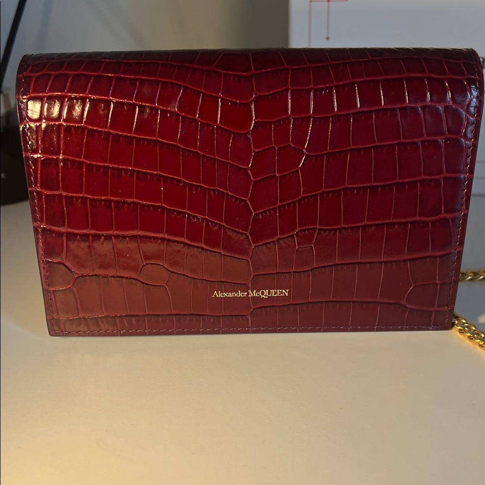 Alexander McQueen Dark Red Croc-Embossed Crossbody Bag (Never Worn) - Picture 4 of 7